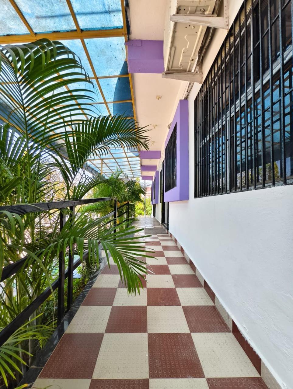 Hari Om Hotel 3*