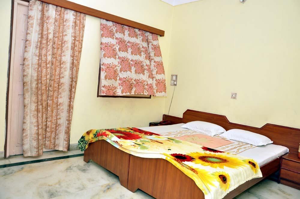Maheshwari Hotel *