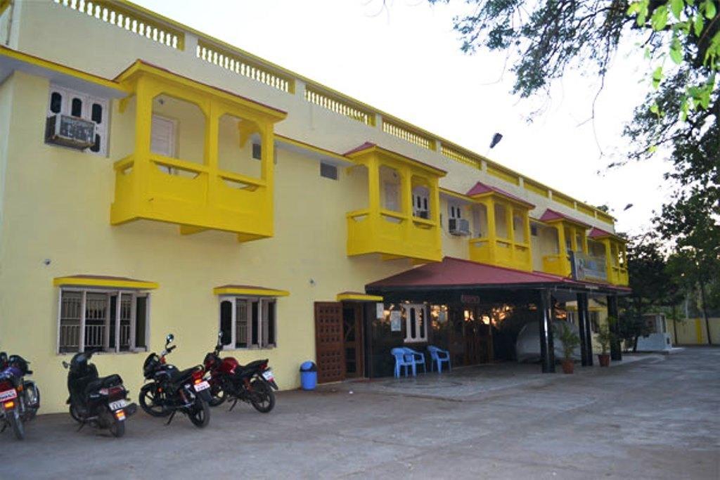 Hotel Maheshwari *