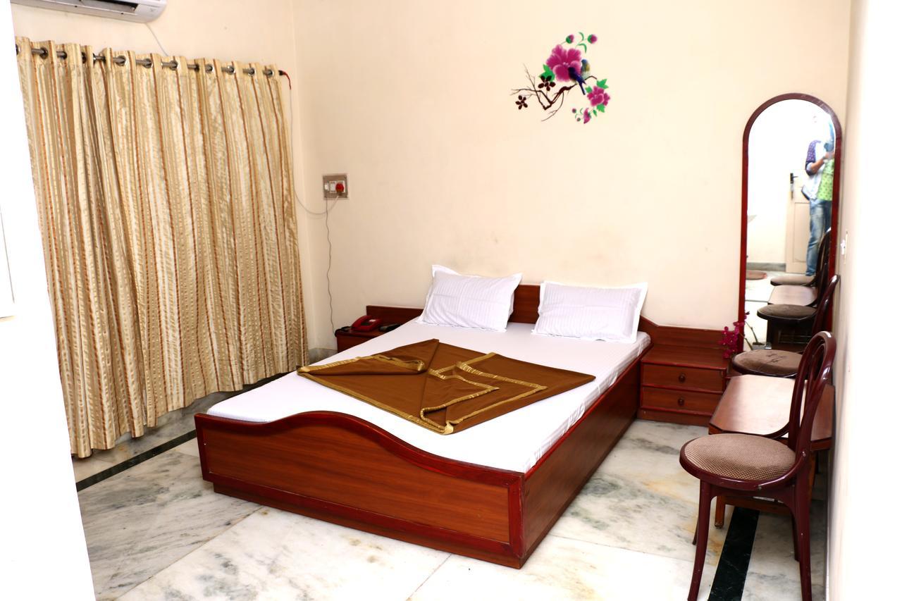 Hotel Maheshwari *