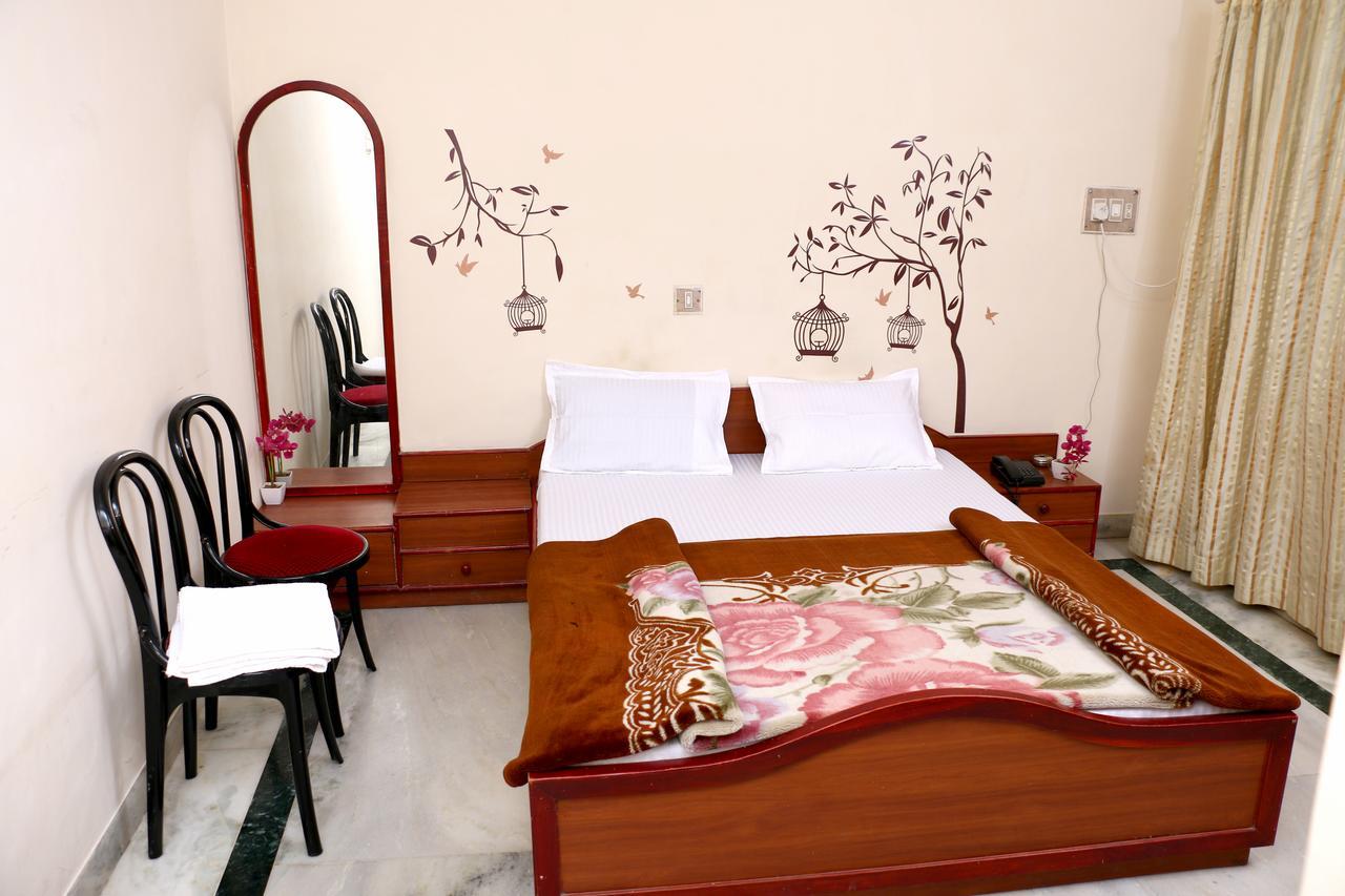 Hotel Maheshwari *